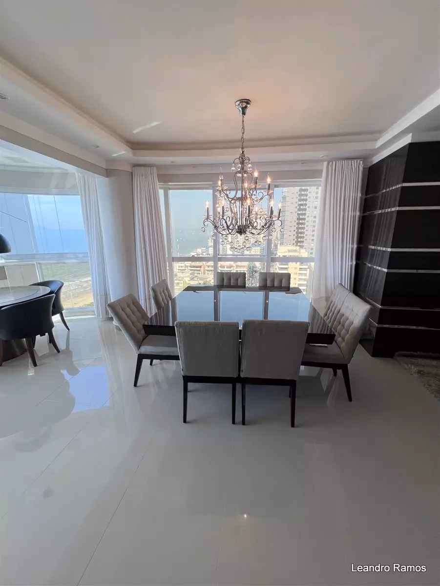 Apartamento 4 suítes em Meia Praia — Meia Praia, Itapema