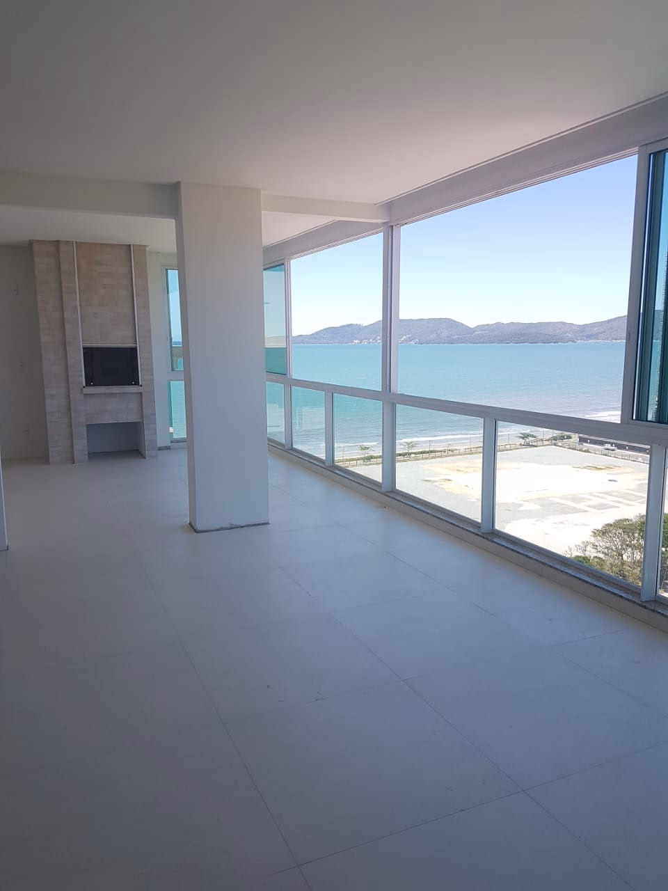 Apartamento 4 suítes em Meia Praia — Meia Praia, Itapema