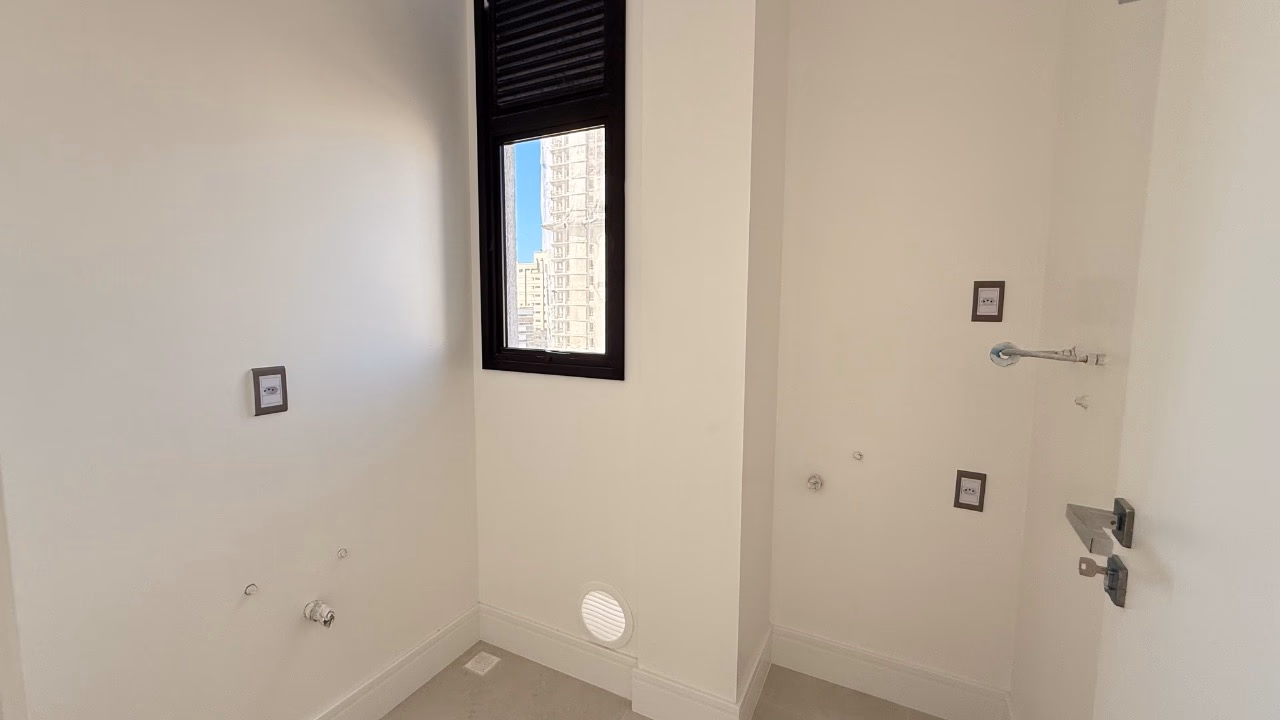 Apartamento 3 suítes em Meia Praia — Meia Praia, Itapema