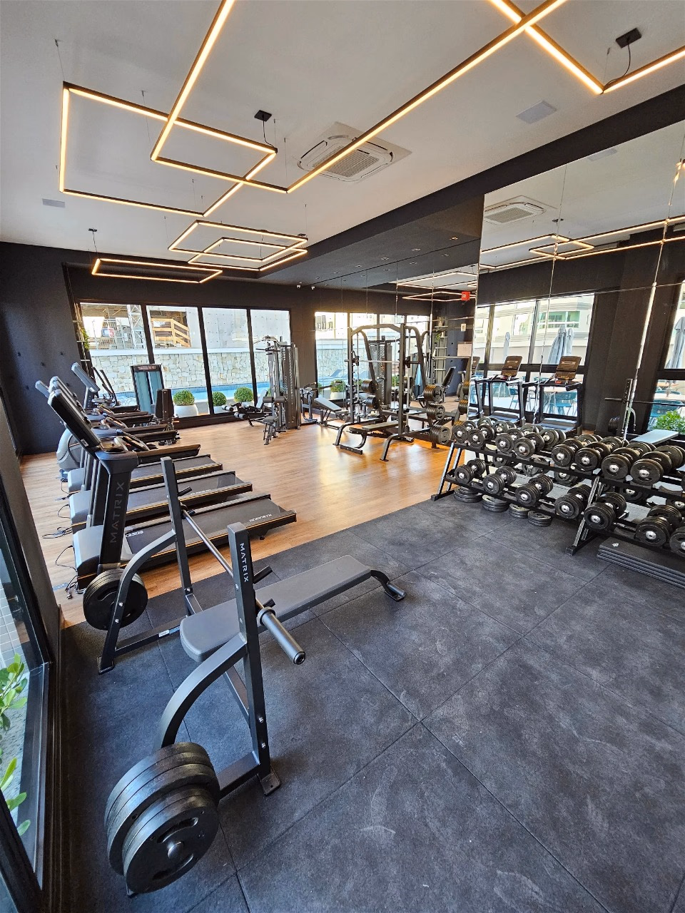 Residencial Brooklyn Tower - Rua 236, Bairro Meia Praia, Itapema - SC (41)