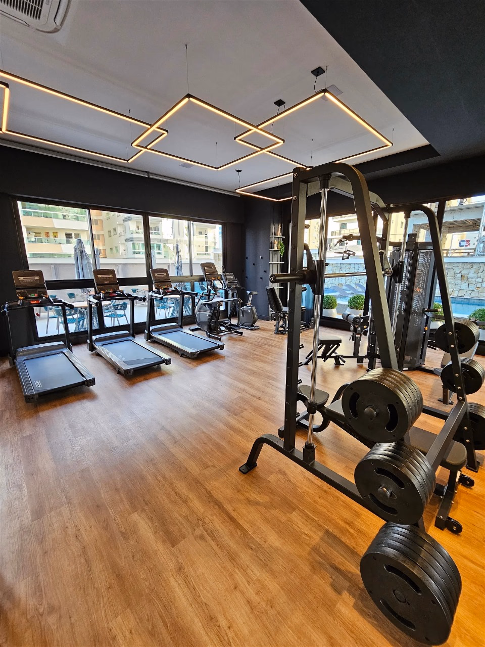 Residencial Brooklyn Tower - Rua 236, Bairro Meia Praia, Itapema - SC (42)