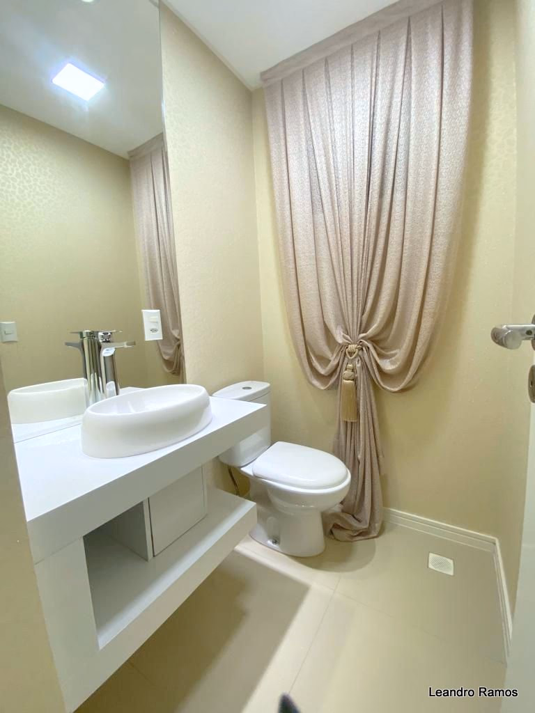 Apartamento 3 suítes em Meia Praia — Meia Praia, Itapema