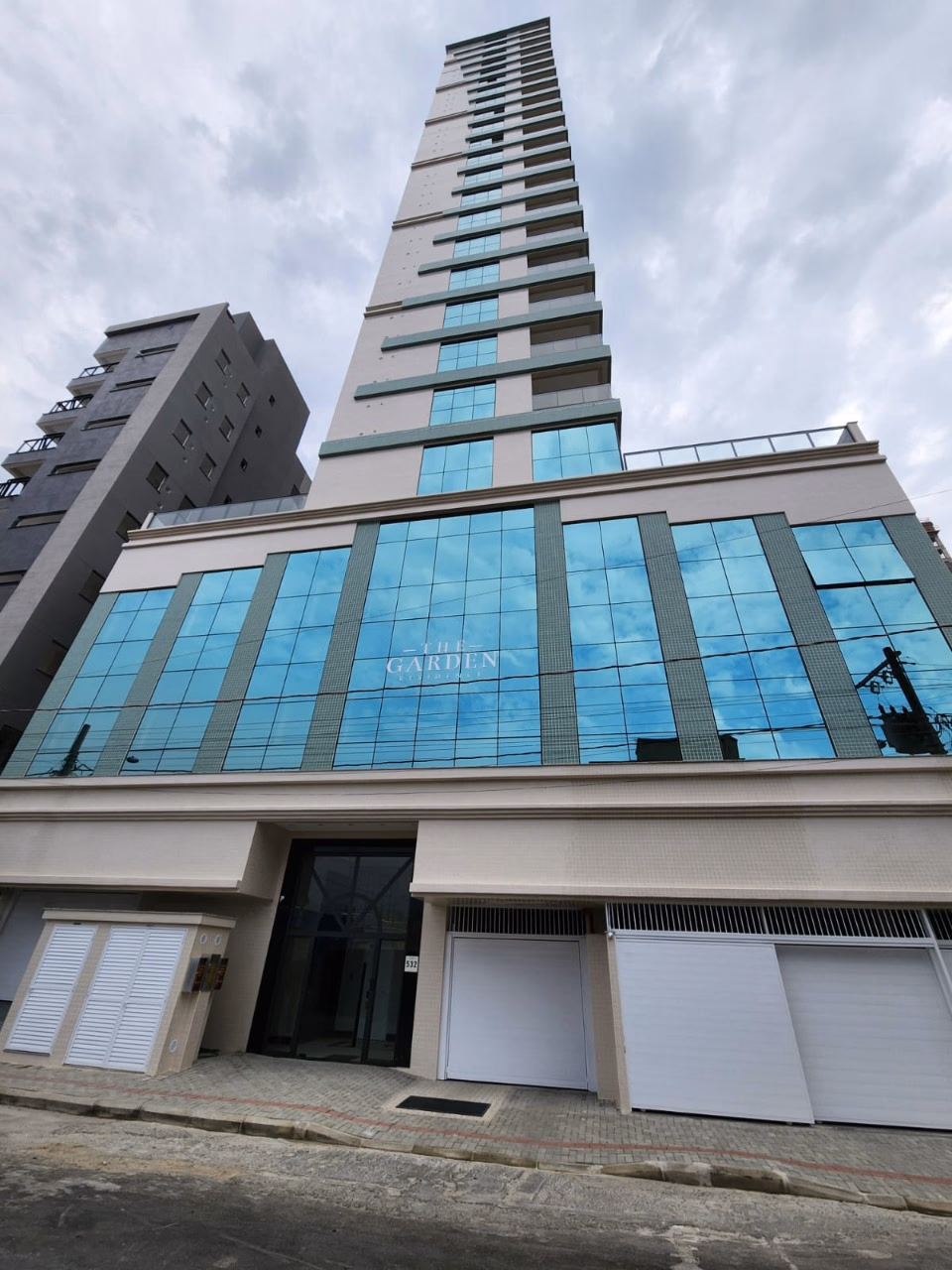 The Garden Residence — Meia Praia