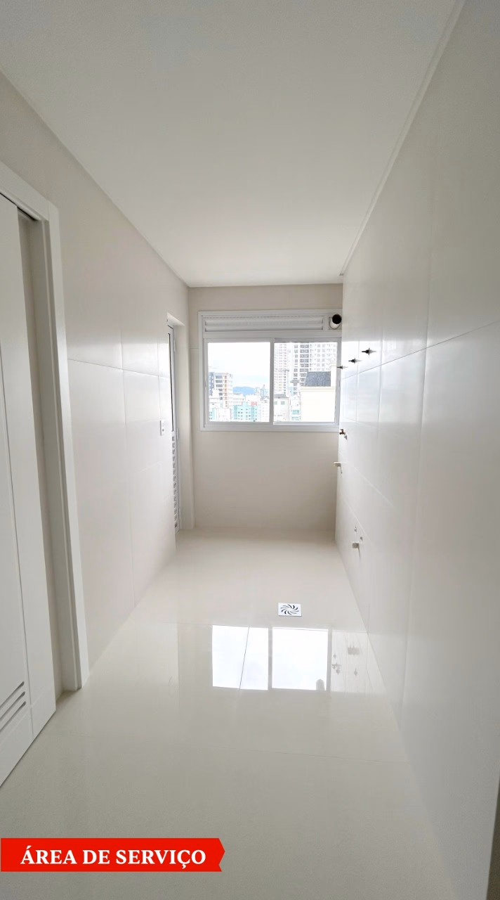 Apartamento 4 suítes em Meia Praia — Meia Praia, Itapema