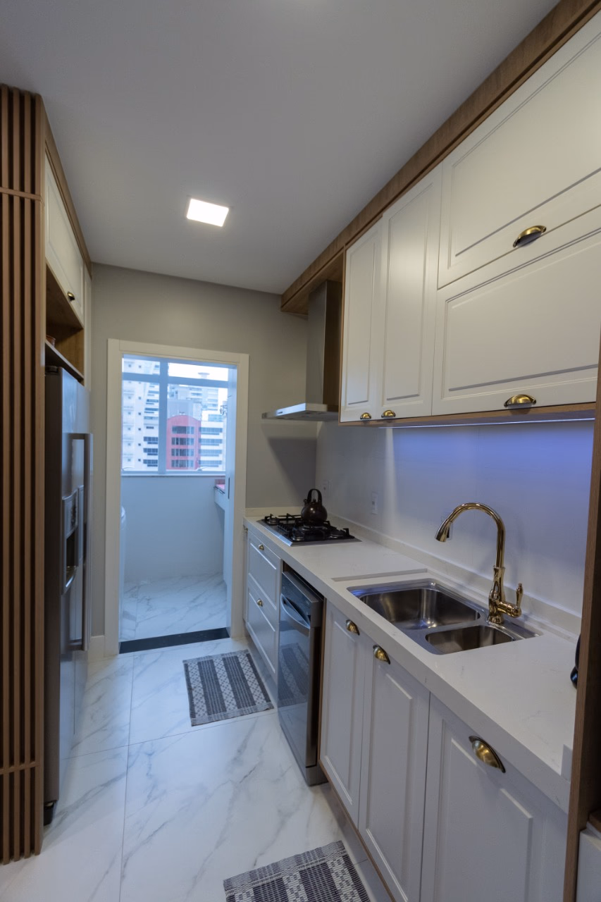 Apartamento 3 suítes em Meia Praia — Meia Praia, Itapema