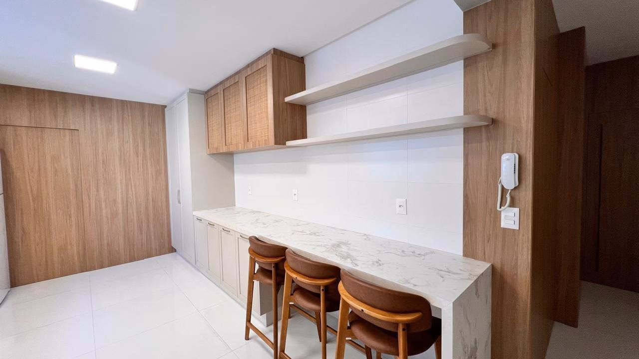 Apartamento 4 suítes em Meia Praia — Meia Praia, Itapema