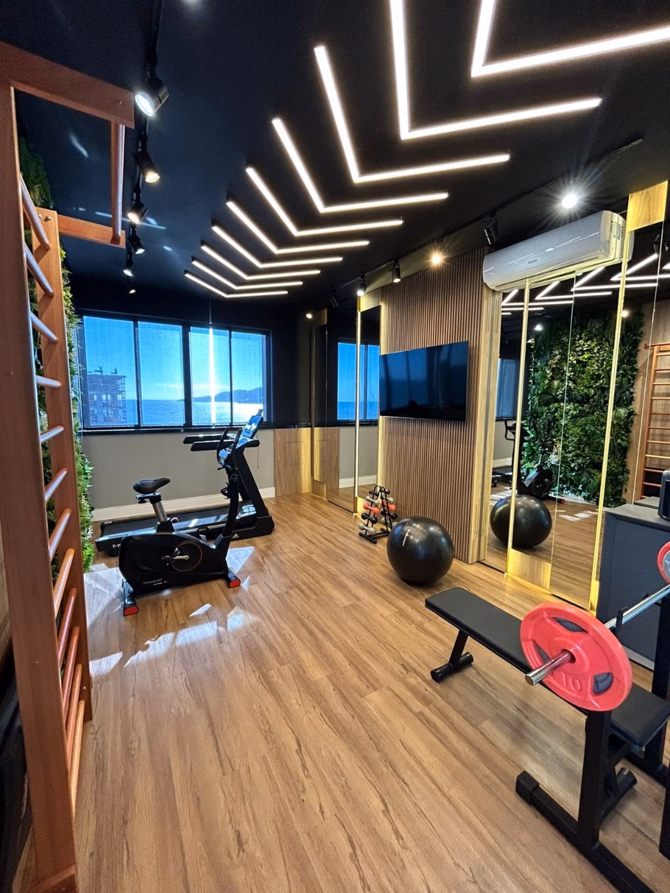 Residencial Laguna, Av