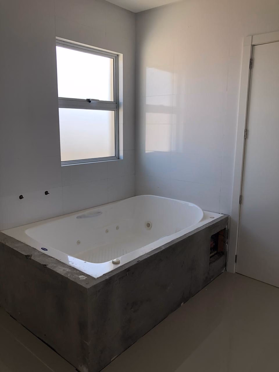 Cobertura 5 suítes em Meia Praia — Meia Praia, Itapema