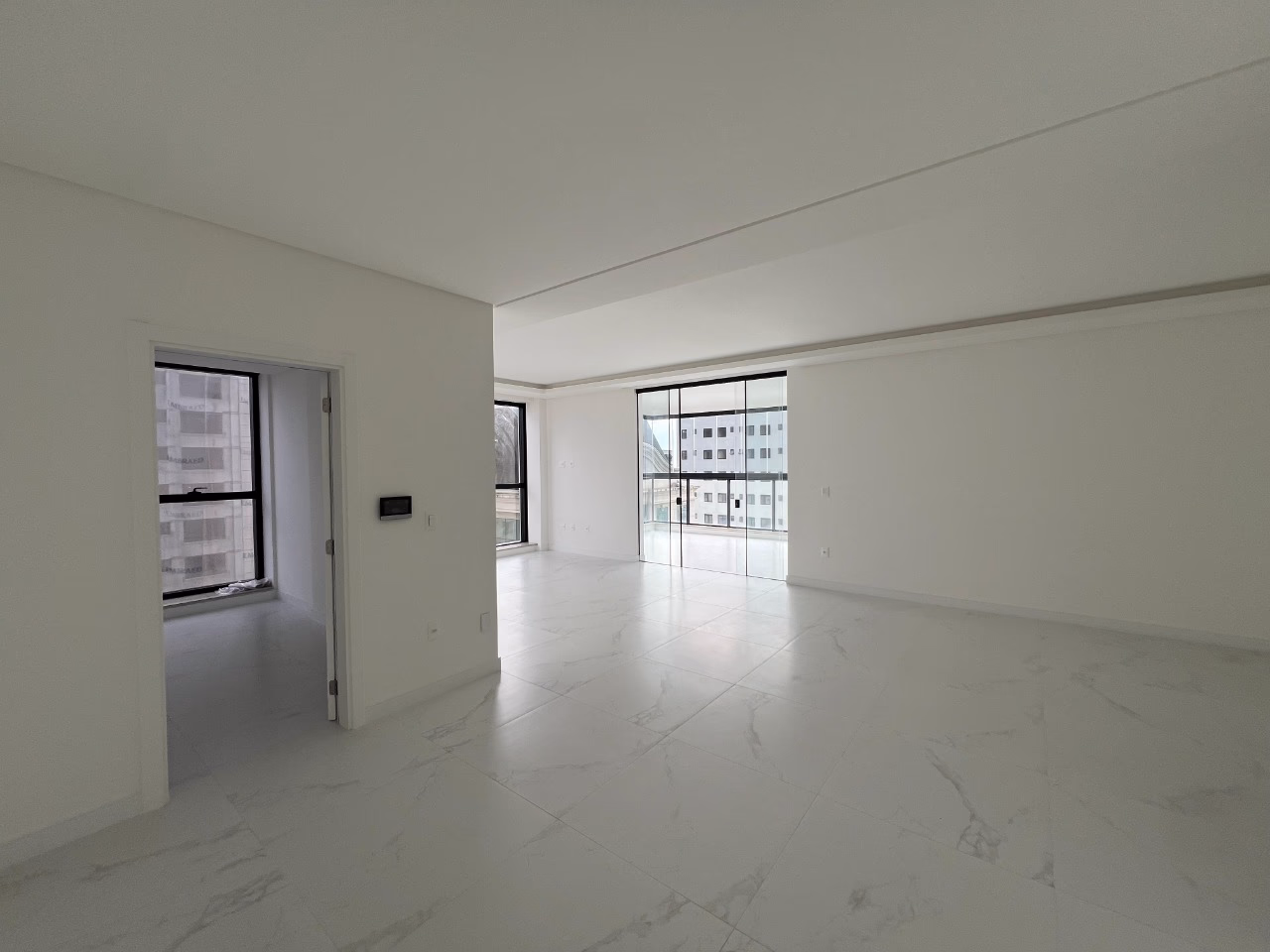 Apartamento 4 suítes em Meia Praia — Meia Praia, Itapema