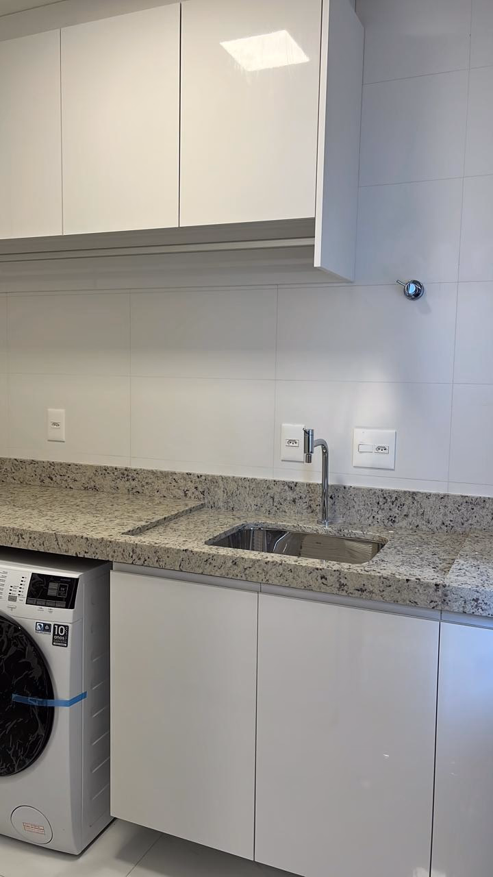 Apartamento 4 suítes em Meia Praia — Meia Praia, Itapema
