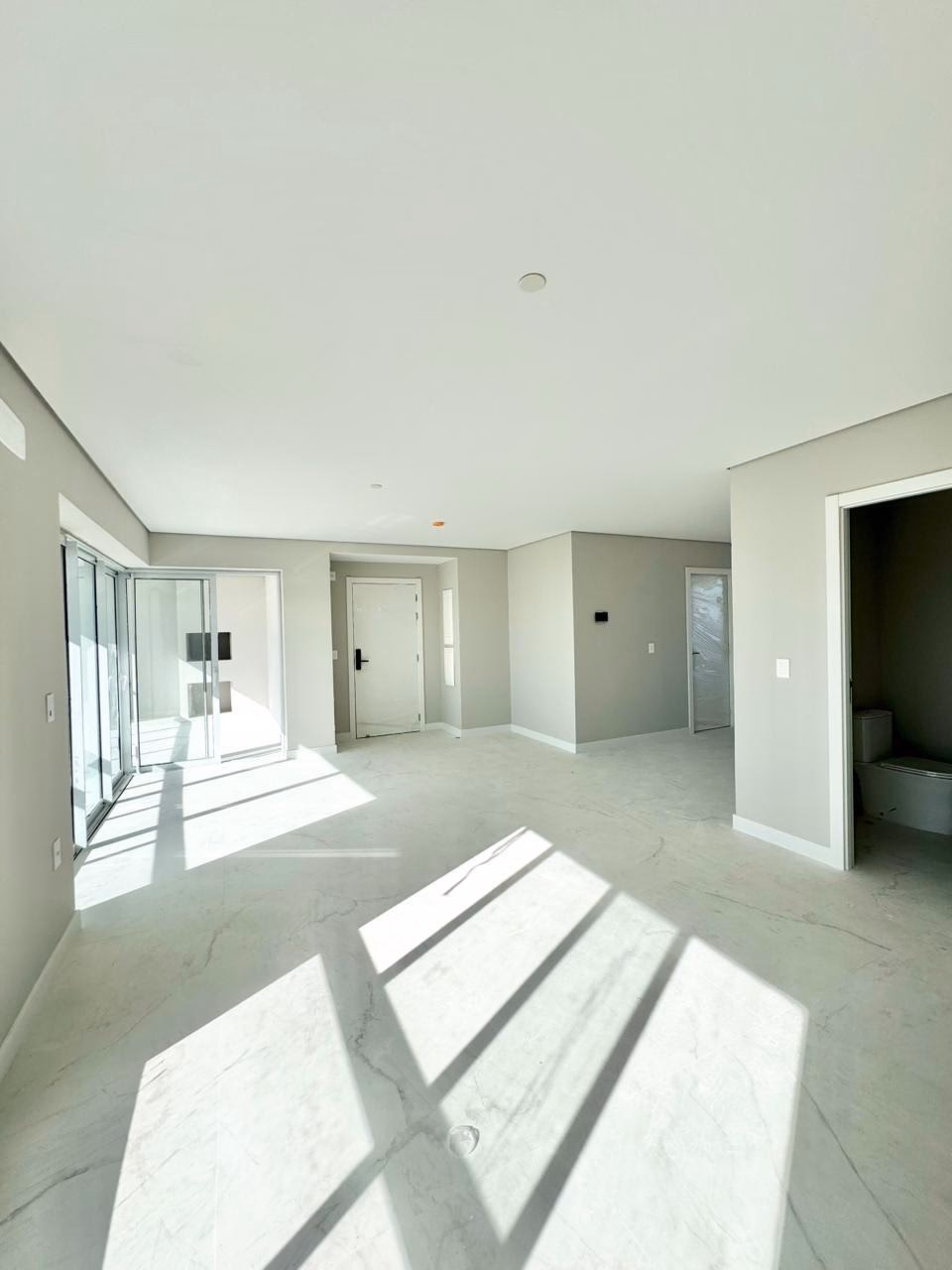 Apartamento 3 suítes em Meia Praia — Meia Praia, Itapema