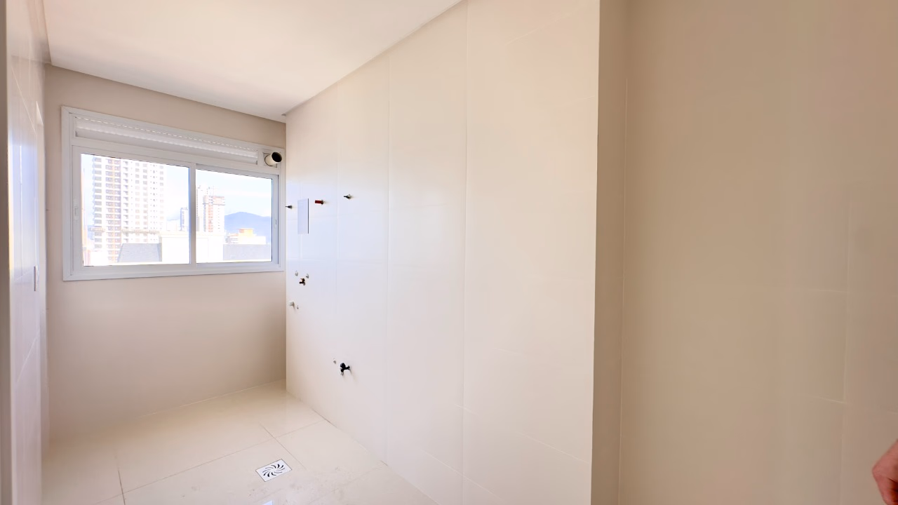 Apartamento 4 suítes em Meia Praia — Meia Praia, Itapema