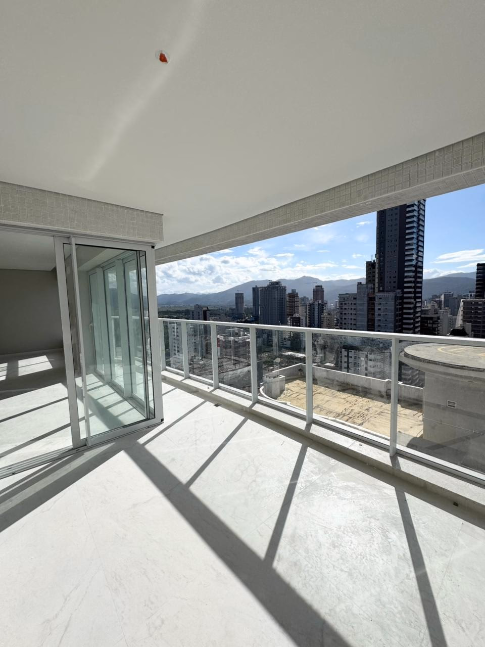 Apartamento 3 suítes em Meia Praia — Meia Praia, Itapema