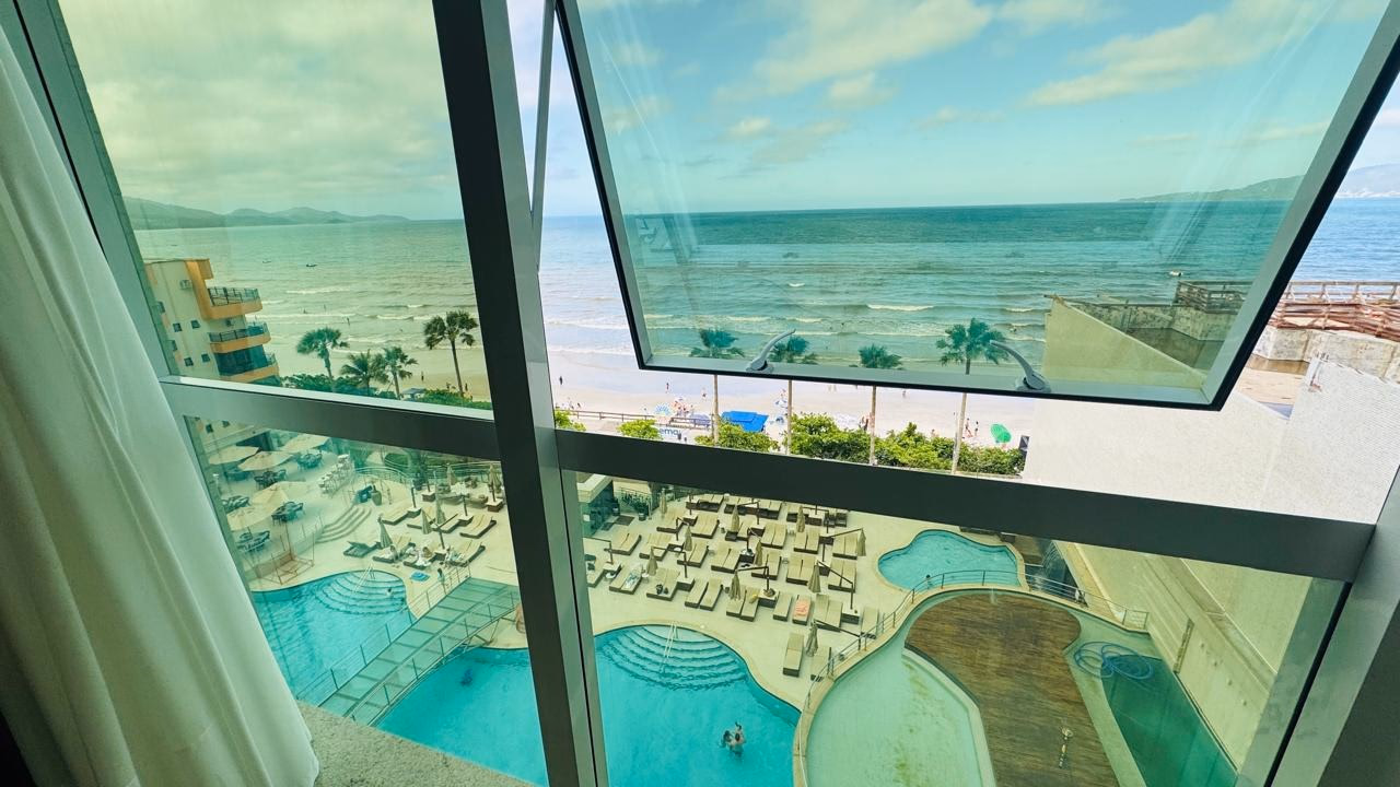 Apartamento 4 suítes em Meia Praia — Meia Praia, Itapema