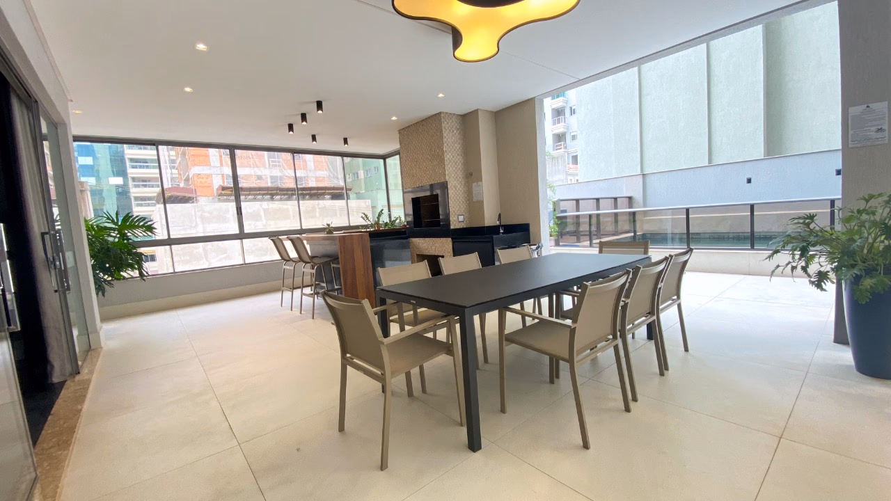 Apartamento a venda na quadra mar a venda em Meia Praia (1)