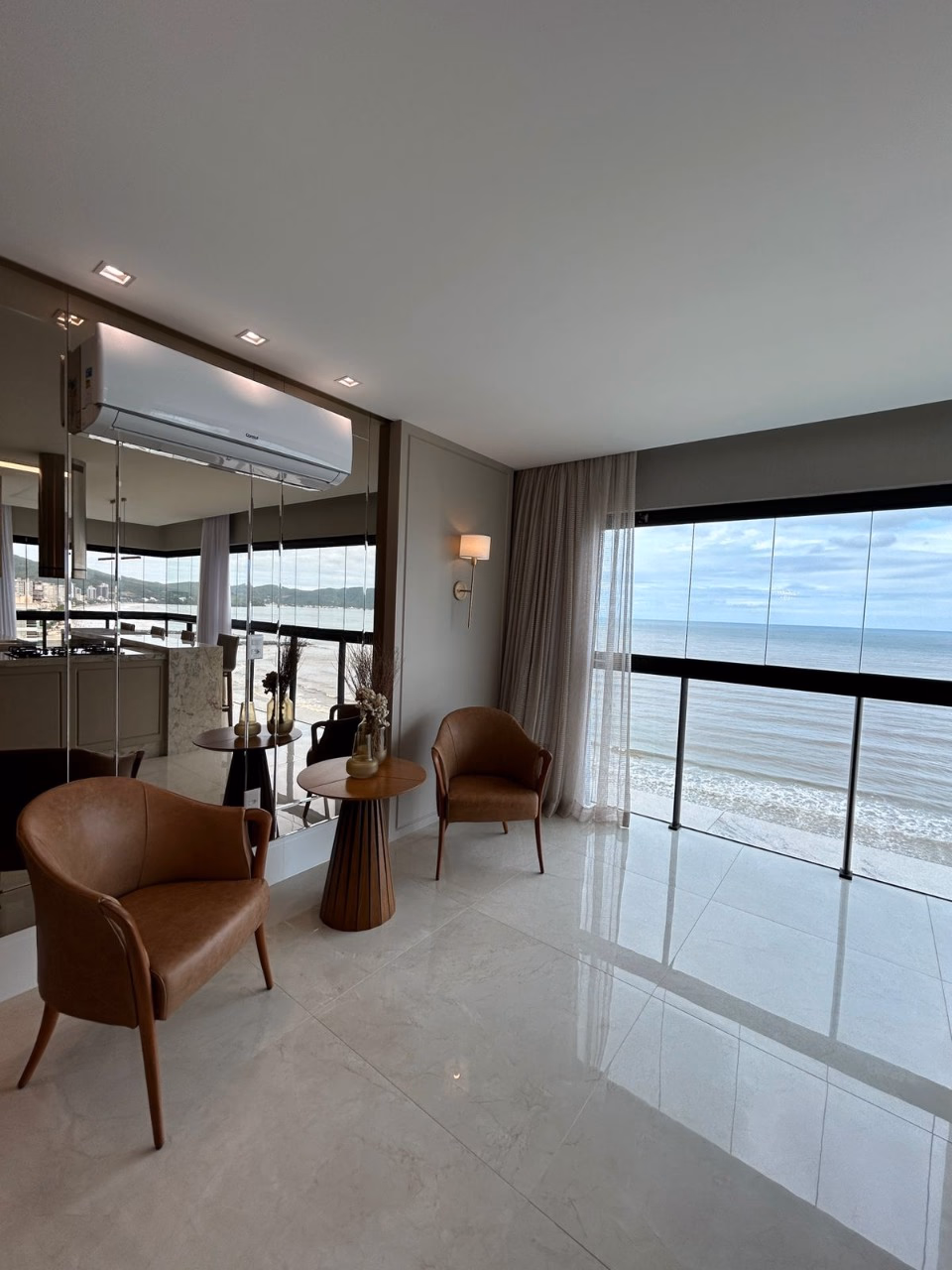 Apartamento 4 suítes em Meia Praia — Meia Praia, Itapema