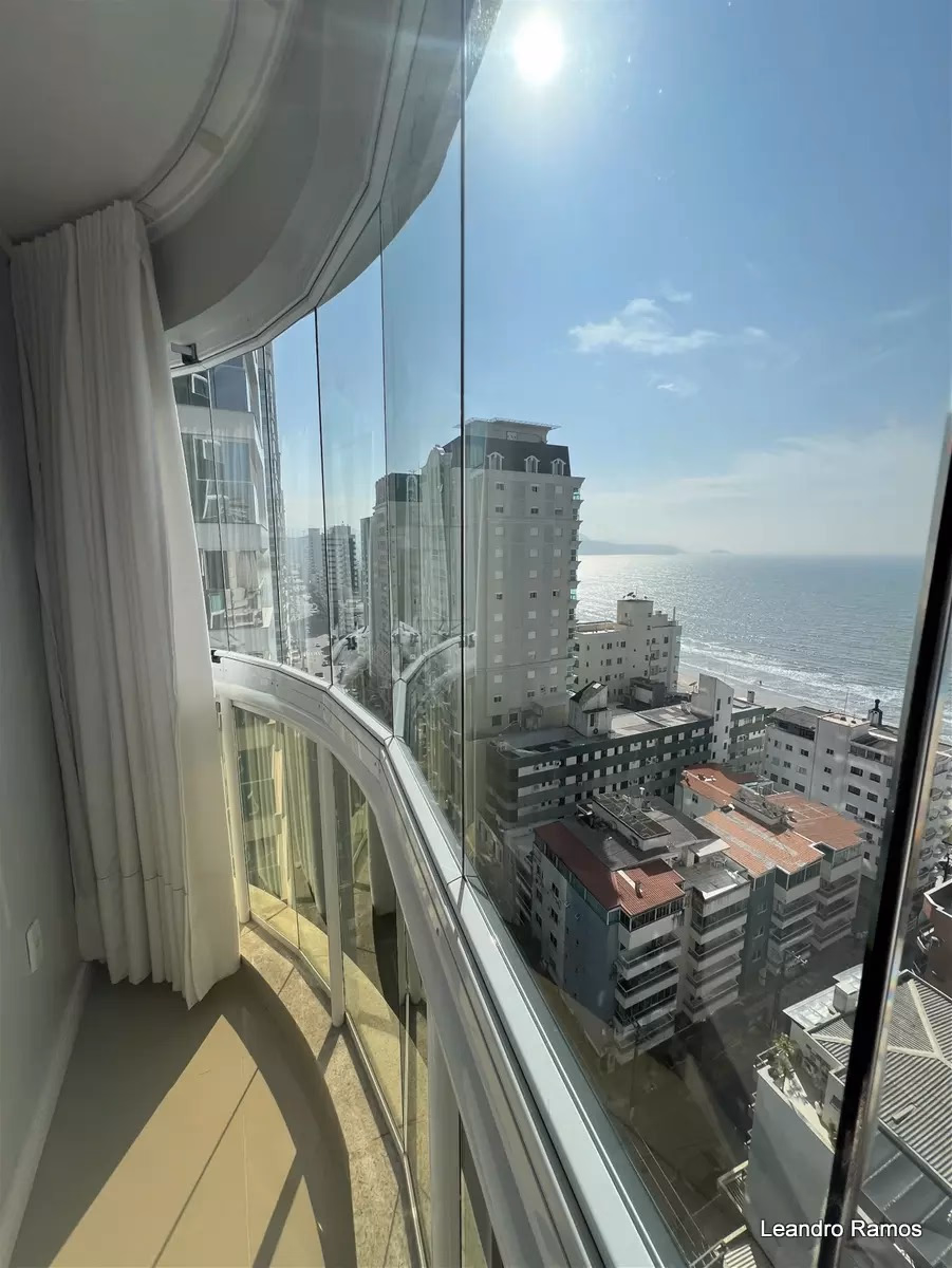Apartamento 4 suítes em Meia Praia — Meia Praia