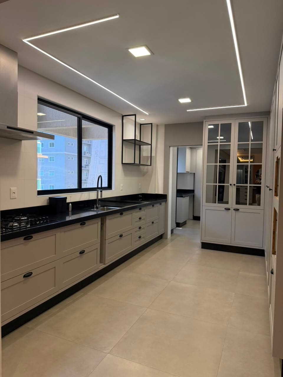 Apartamento 4 suítes em Meia Praia — Meia Praia, Itapema