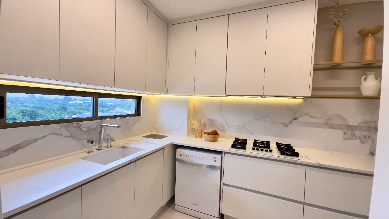 Apartamento 3 suítes em Meia Praia — Meia Praia, Itapema