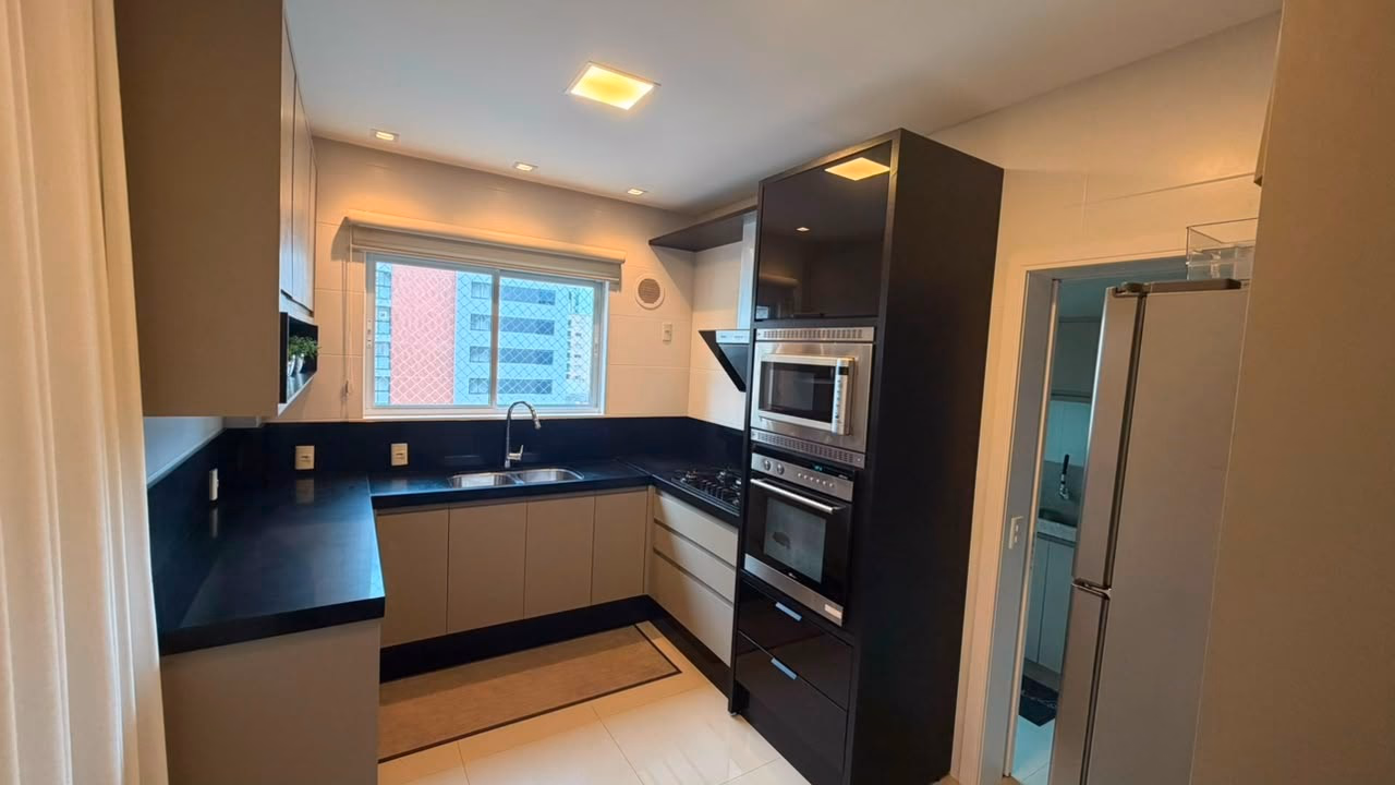 Apartamento 4 suítes em Meia Praia — Meia Praia, Itapema