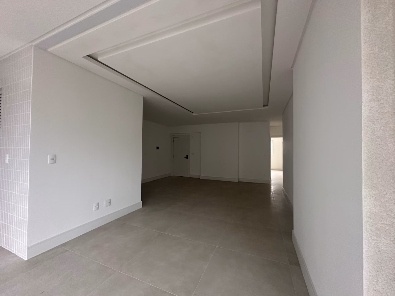 Apartamento 3 suítes em Meia Praia — Meia Praia, Itapema