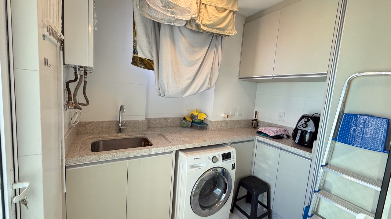 Apartamento 4 suítes em Meia Praia — Meia Praia, Itapema