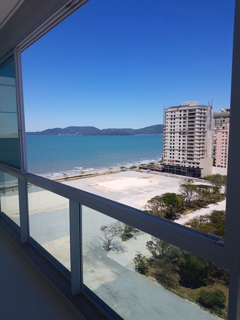 Apartamento 4 suítes em Meia Praia — Meia Praia, Itapema