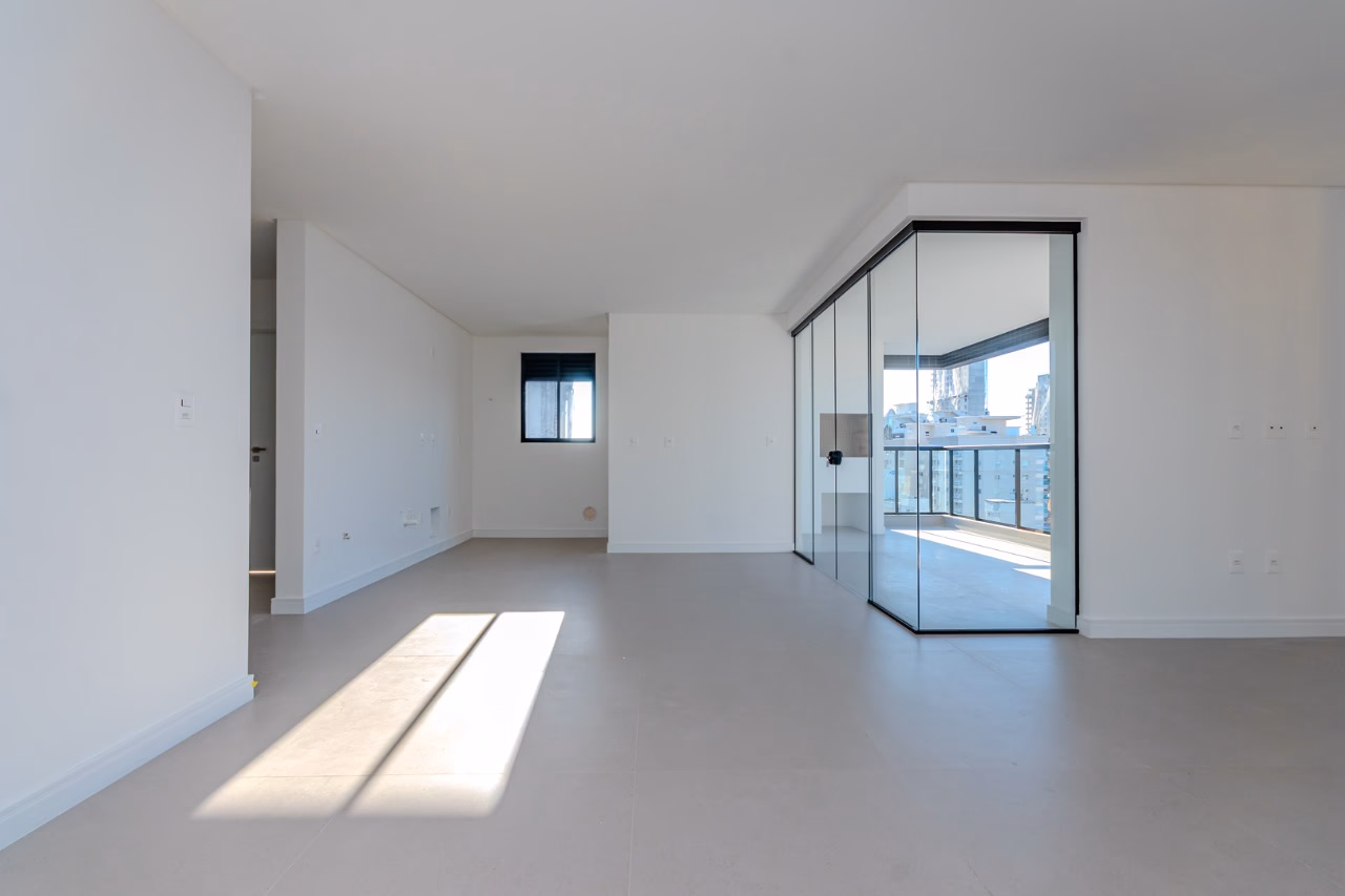 Apartamento 3 suítes em Meia Praia — Meia Praia, Itapema