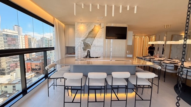 Apartamento 4 suítes em Meia Praia — Meia Praia, Itapema