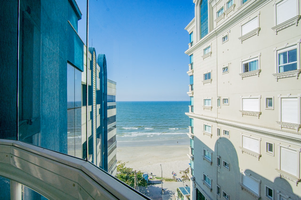 Apartamento 3 quartos em Meia Praia — Meia Praia