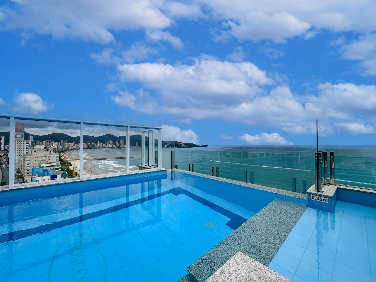 Apartamento 3 suítes em Meia Praia — Meia Praia, Itapema