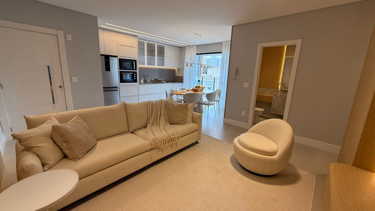 Apartamento 3 suítes em Meia Praia — Meia Praia
