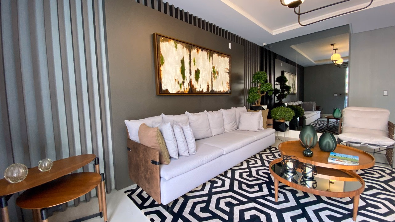 Apartamento a venda na quadra mar a venda em Meia Praia (74)
