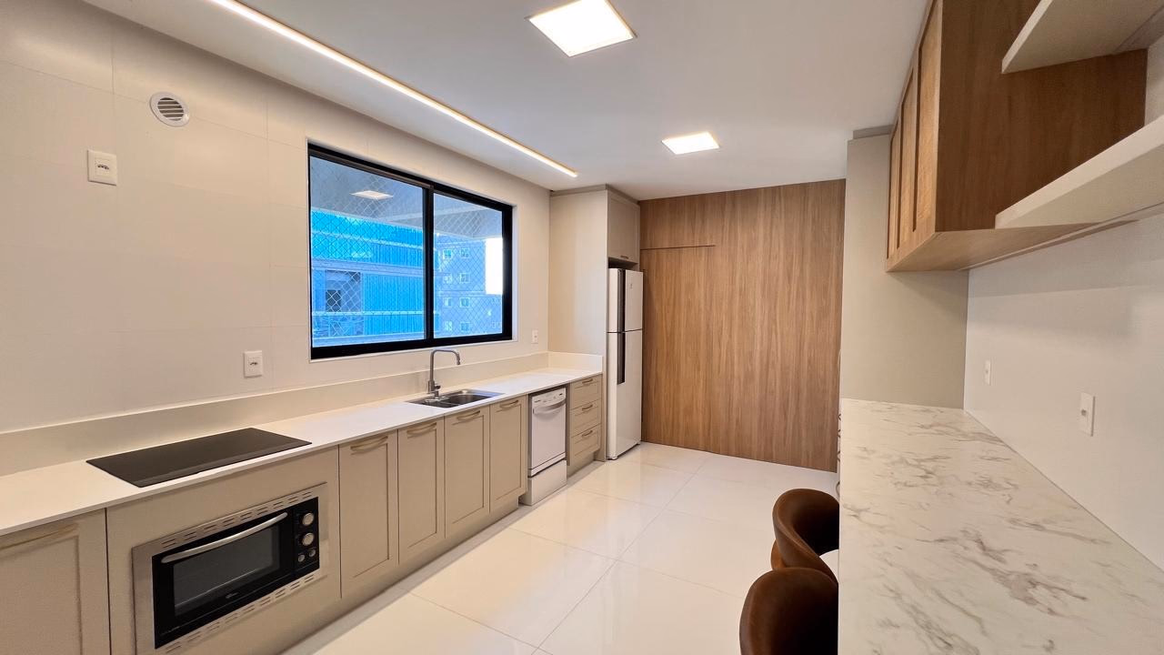 Apartamento 4 suítes em Meia Praia — Meia Praia, Itapema