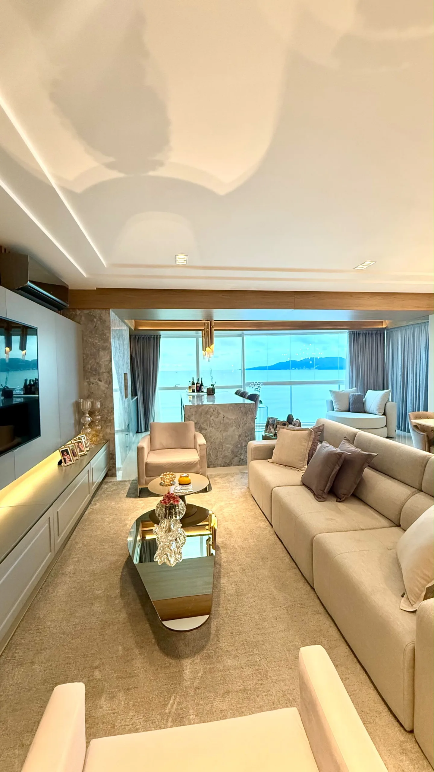 Apartamento 4 suítes em Meia Praia — Meia Praia, Itapema