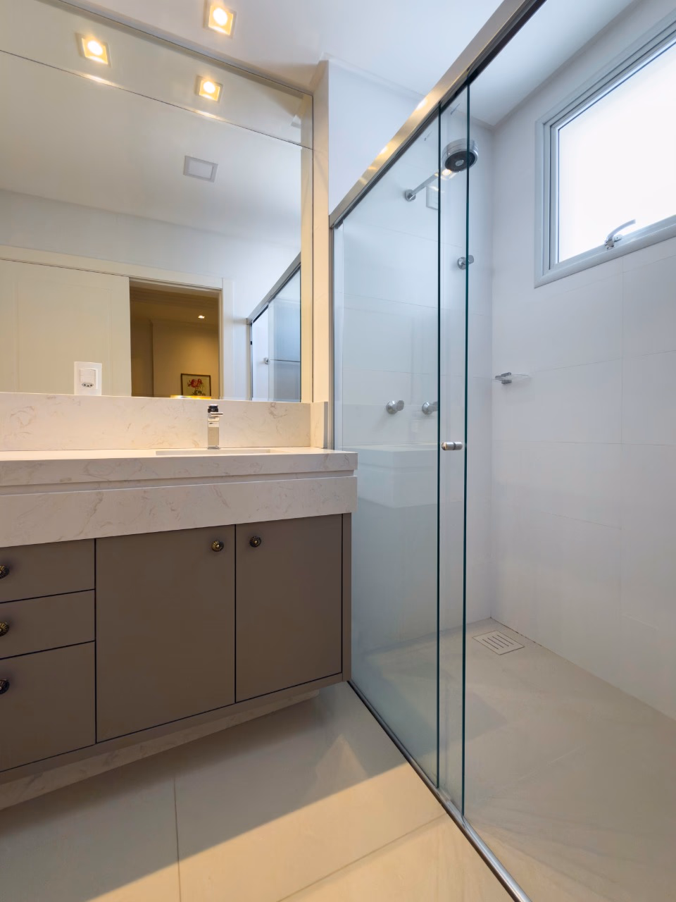 Apartamento 4 suítes em Meia Praia — Meia Praia, Itapema