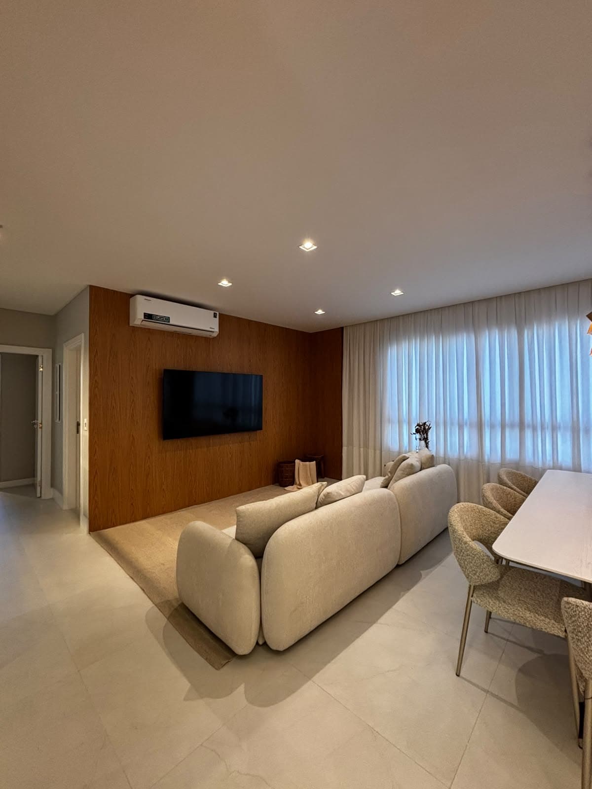 Apartamento 3 suítes em Meia Praia — Meia Praia