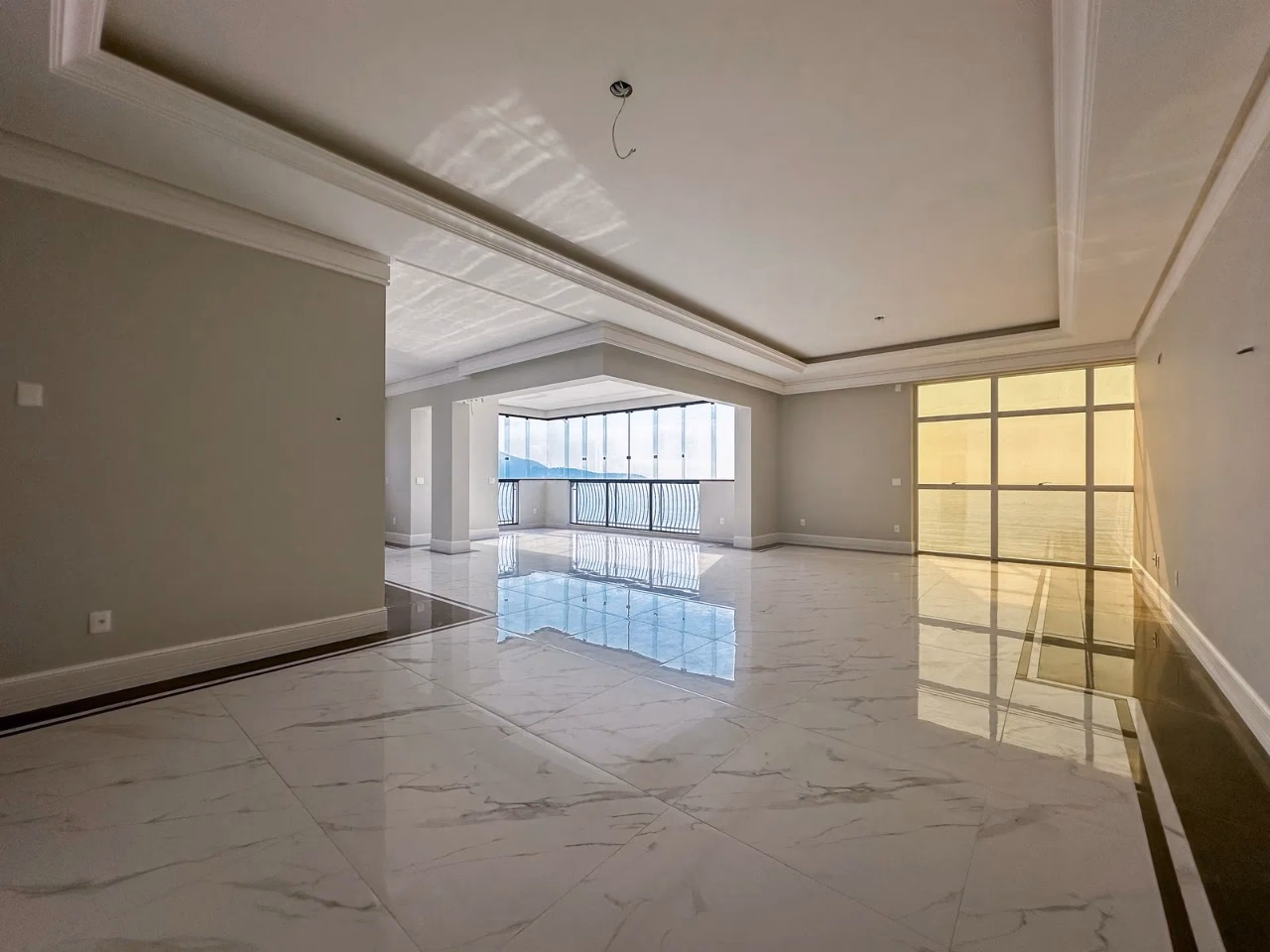 Apartamento 4 suítes em Meia Praia — Meia Praia, Itapema