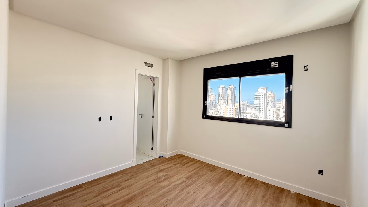 Apartamento 3 suítes em Meia Praia — Meia Praia, Itapema
