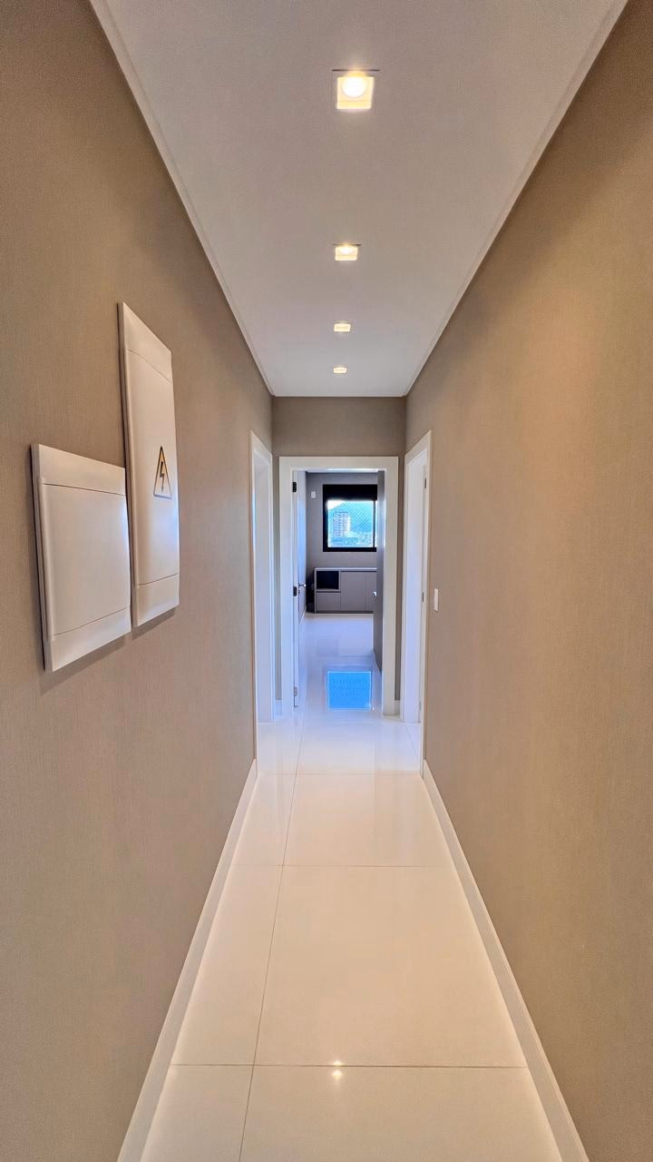 Apartamento 4 suítes em Meia Praia — Meia Praia, Itapema