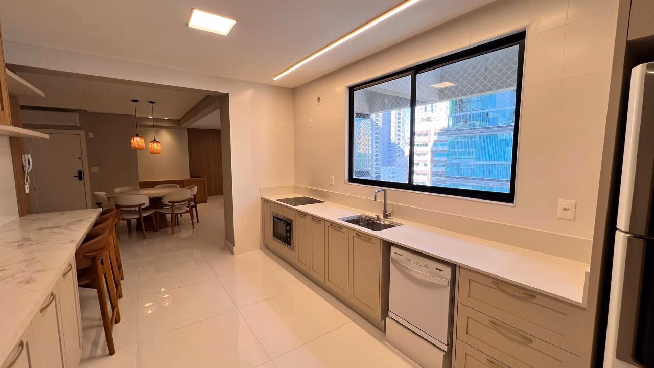 Apartamento 4 suítes em Meia Praia — Meia Praia, Itapema