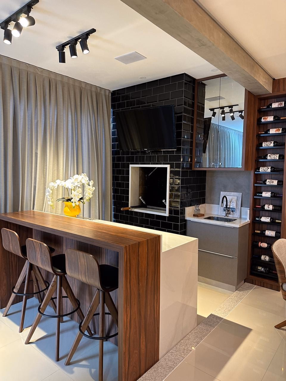 Apartamento 3 suítes em Meia Praia — Meia Praia, Itapema