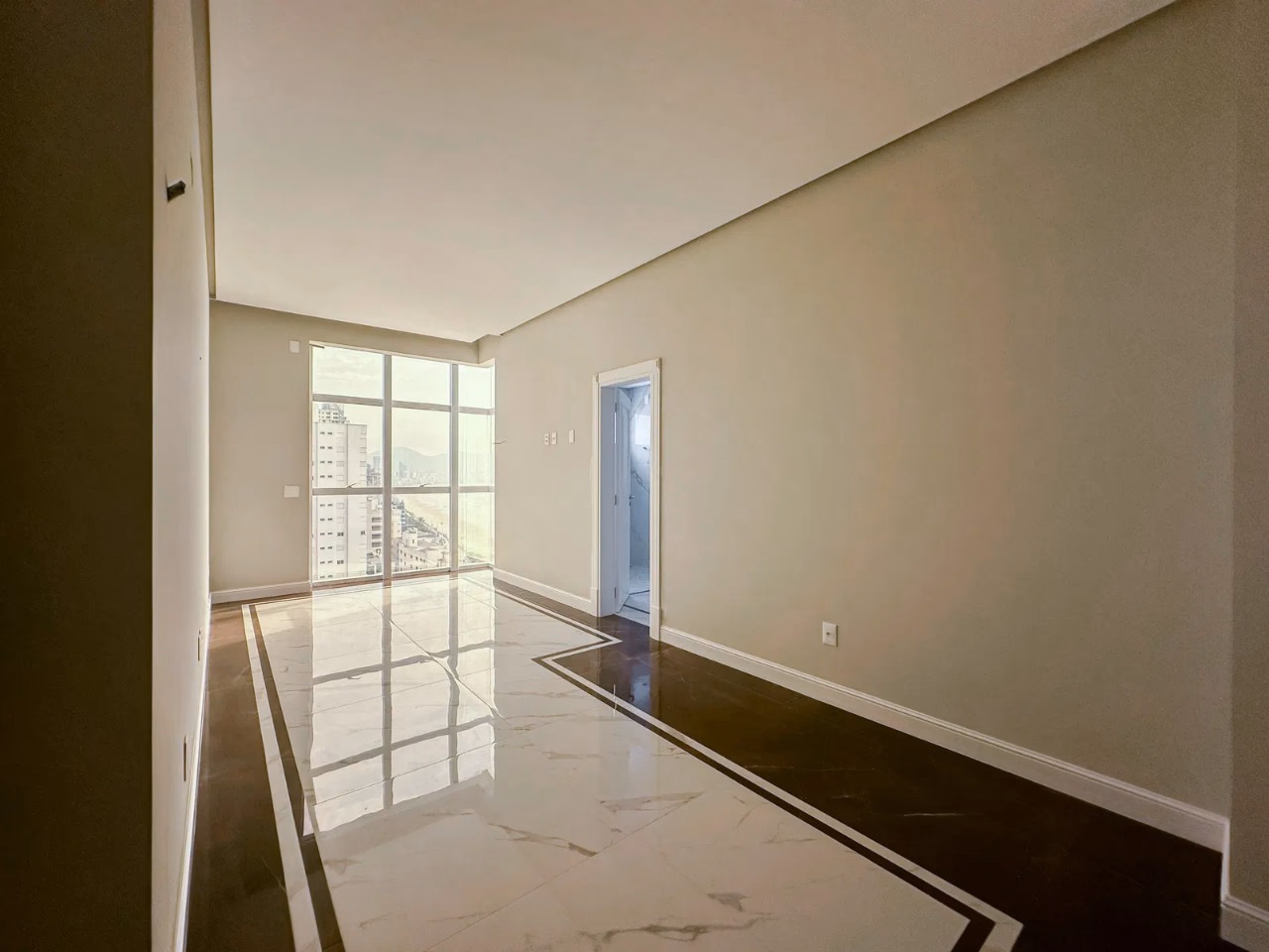 Apartamento 4 suítes em Meia Praia — Meia Praia, Itapema