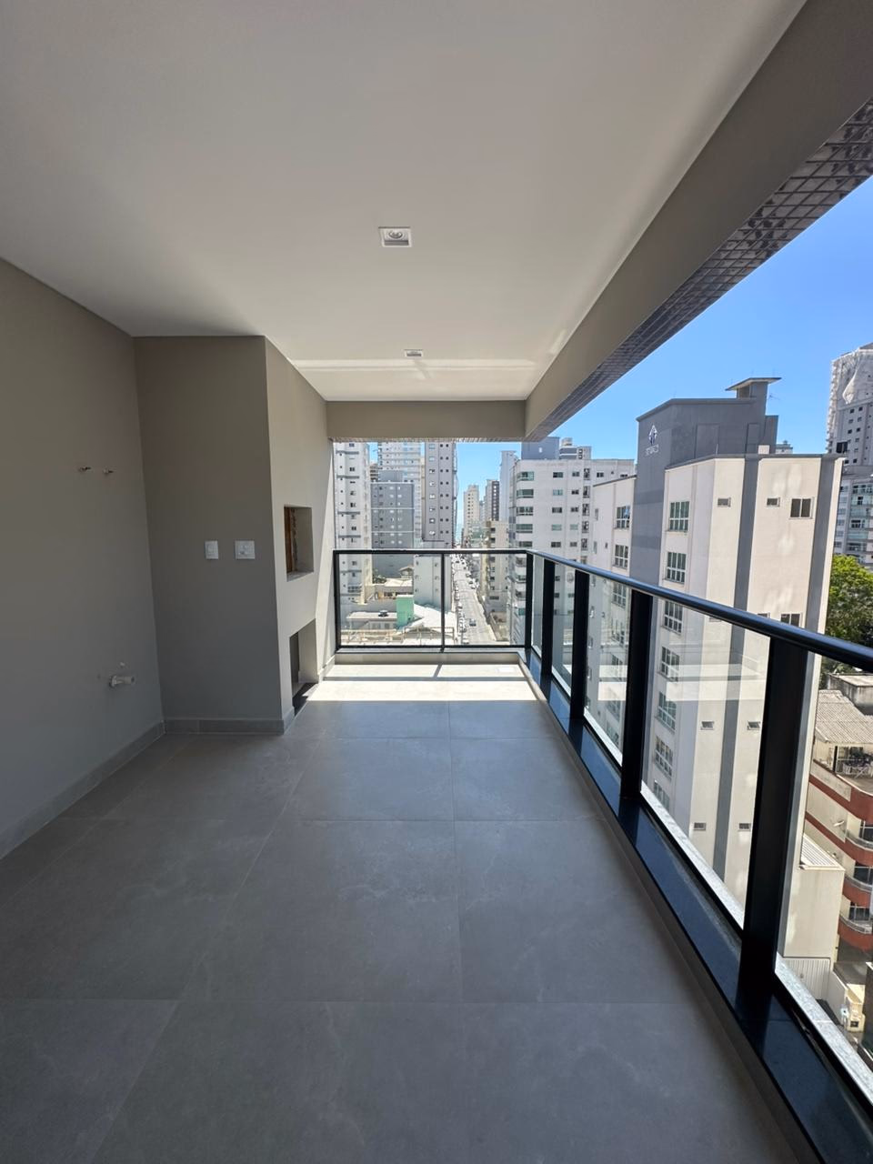 Apartamento 3 suítes em Meia Praia — Meia Praia