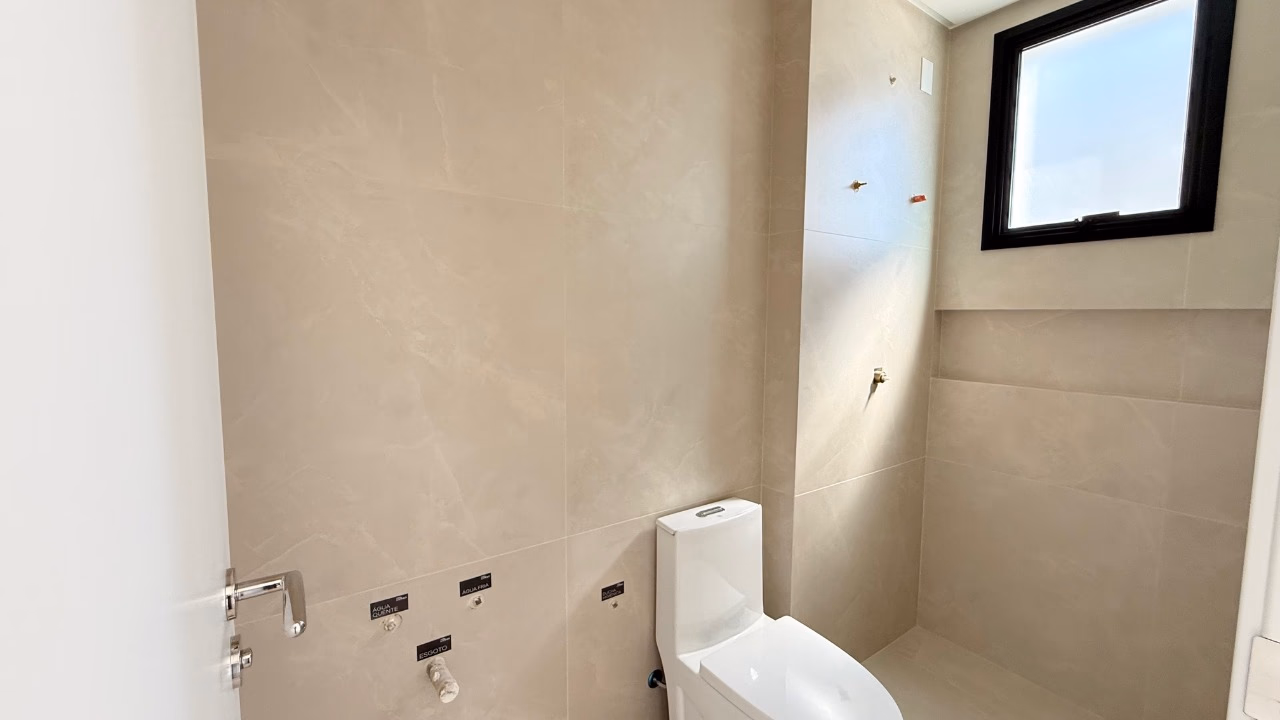 Apartamento 4 suítes em Meia Praia — Meia Praia, Itapema