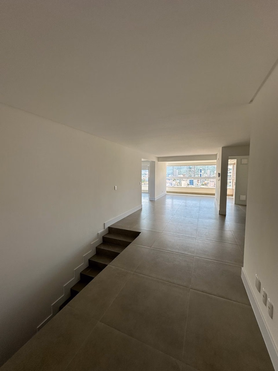 Apartamento 3 suítes em Meia Praia — Meia Praia