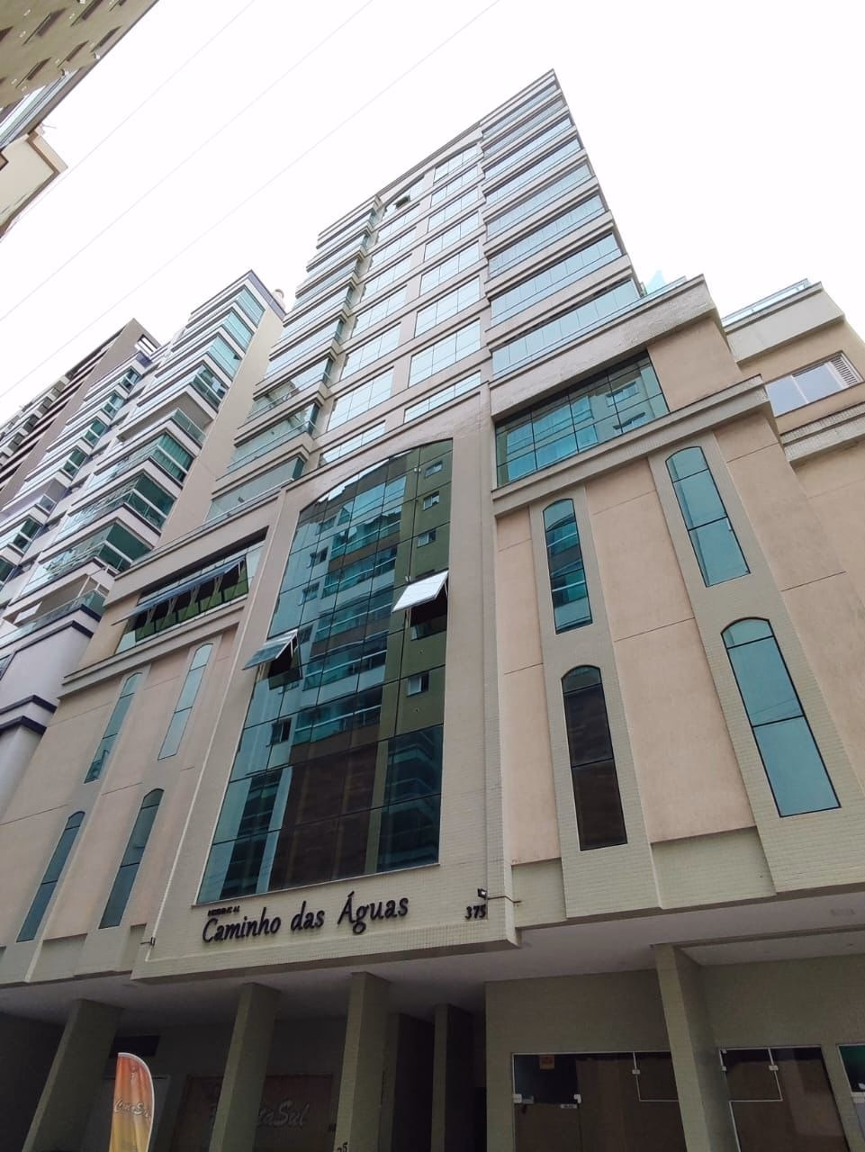 Caminho das Águas Residence — Meia Praia
