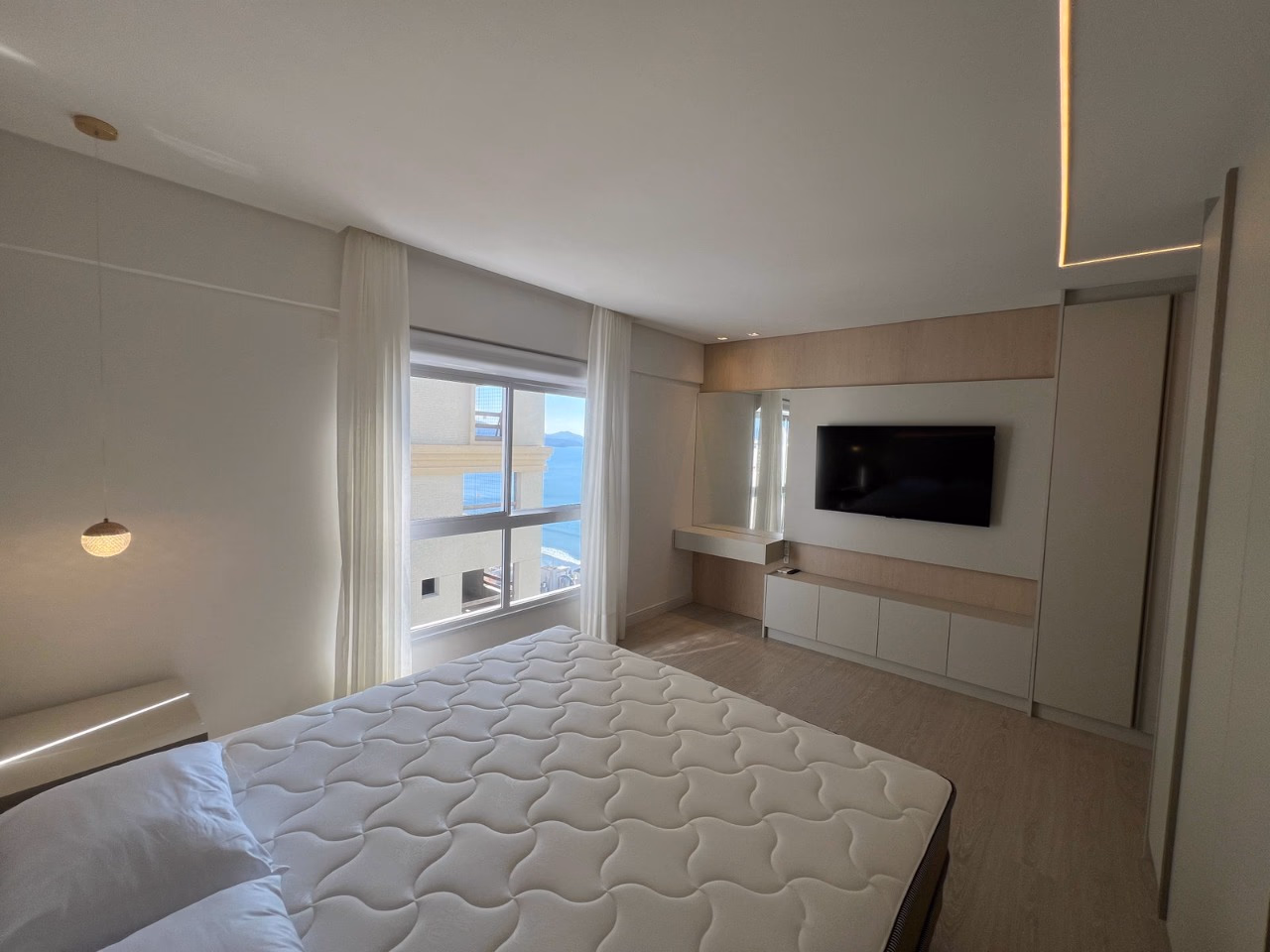Apartamento 4 suítes em Meia Praia — Meia Praia, Itapema