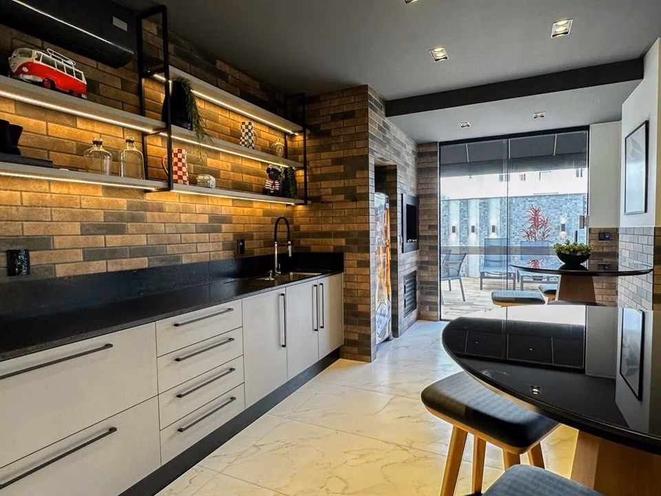 Residencial Long Beach, Rua 240, Bairro Meia Praia, Itapema - SC (15)