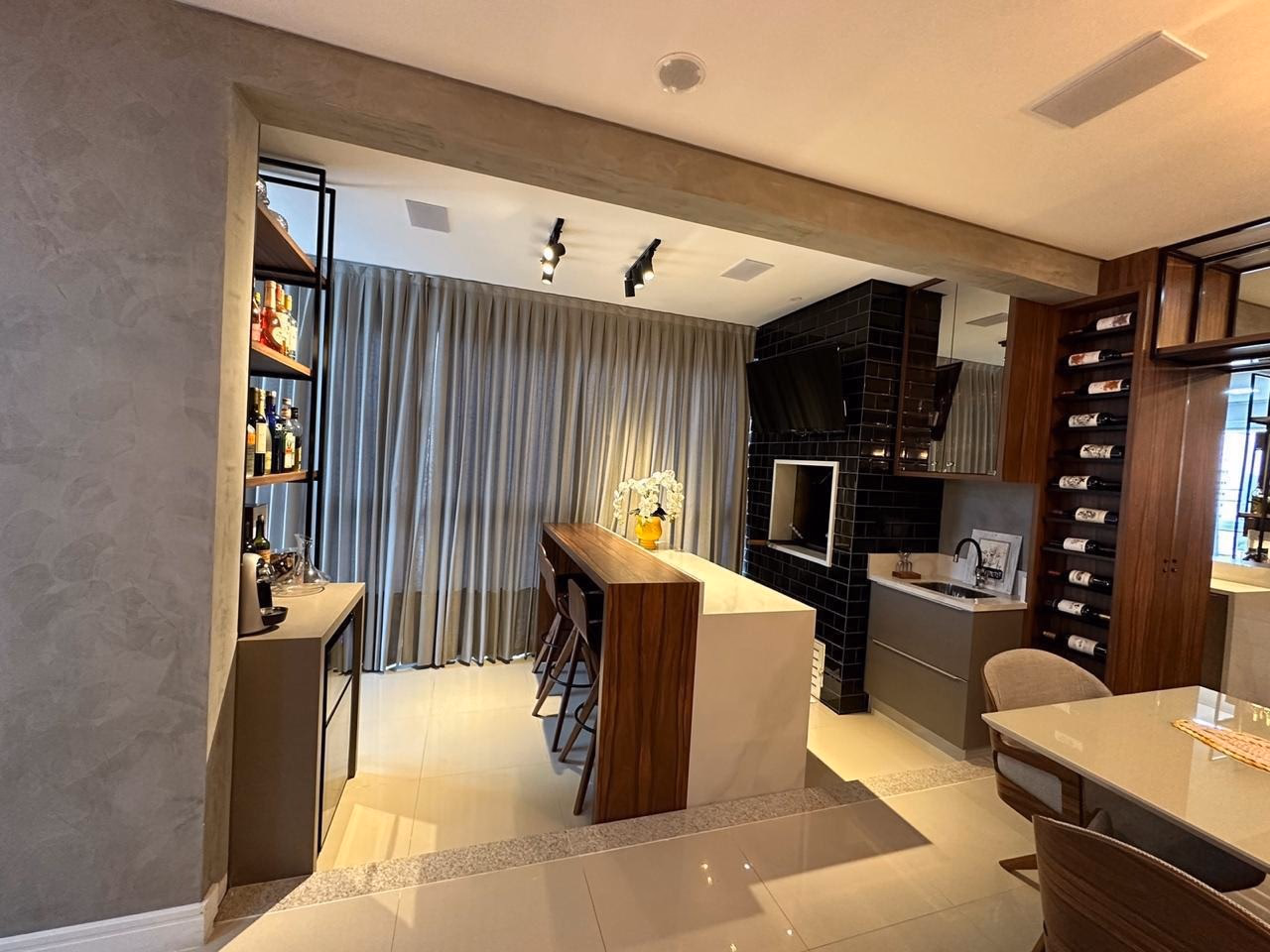 Apartamento 3 suítes em Meia Praia — Meia Praia, Itapema